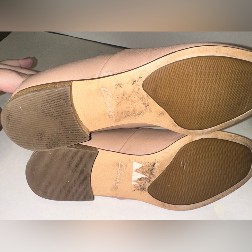 Clarks Shoes Women’s 7.5 M Pure Tone Casual Slip On Loafer Flats Beige Leather - Picture 7 of 7